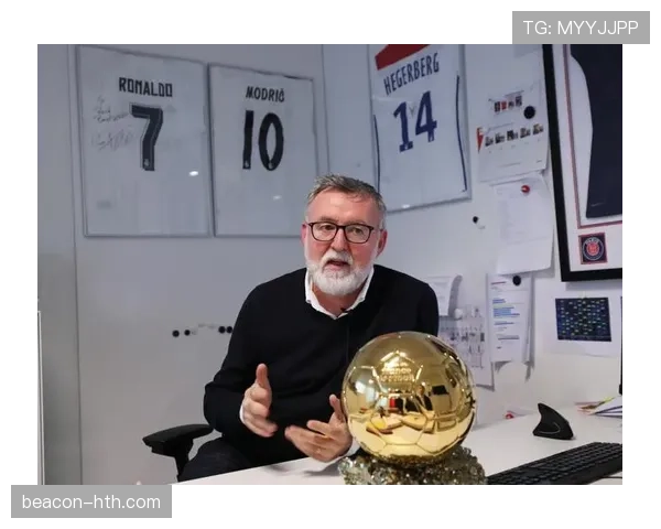 克鲁伊夫的影响力：如何塑造现代足球比赛风格与理念分析