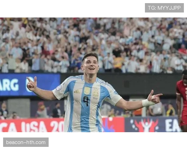 阿尔瓦雷斯半决赛梅开二度的战术作用与荣誉意义分析