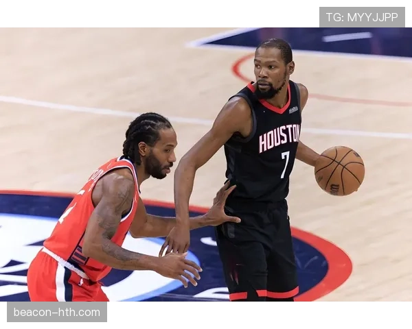 伦纳德突破创造机会带动快船关键时刻得分提升